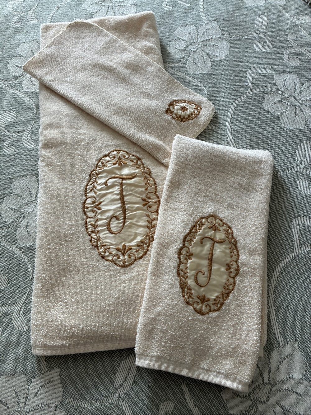 Vintage Monogrammed “T” Embroidered Light Beige & Gold Bathroom Towel Set - 3 pc
